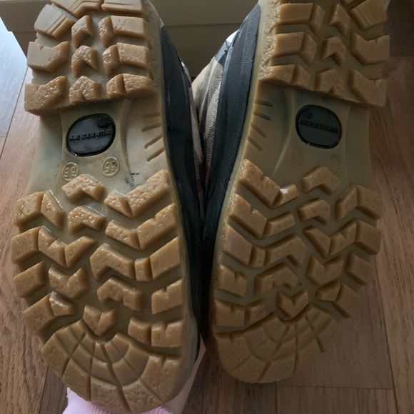 *Sold* Burberry Sorel / Winter Boots - Picture 6 of 7